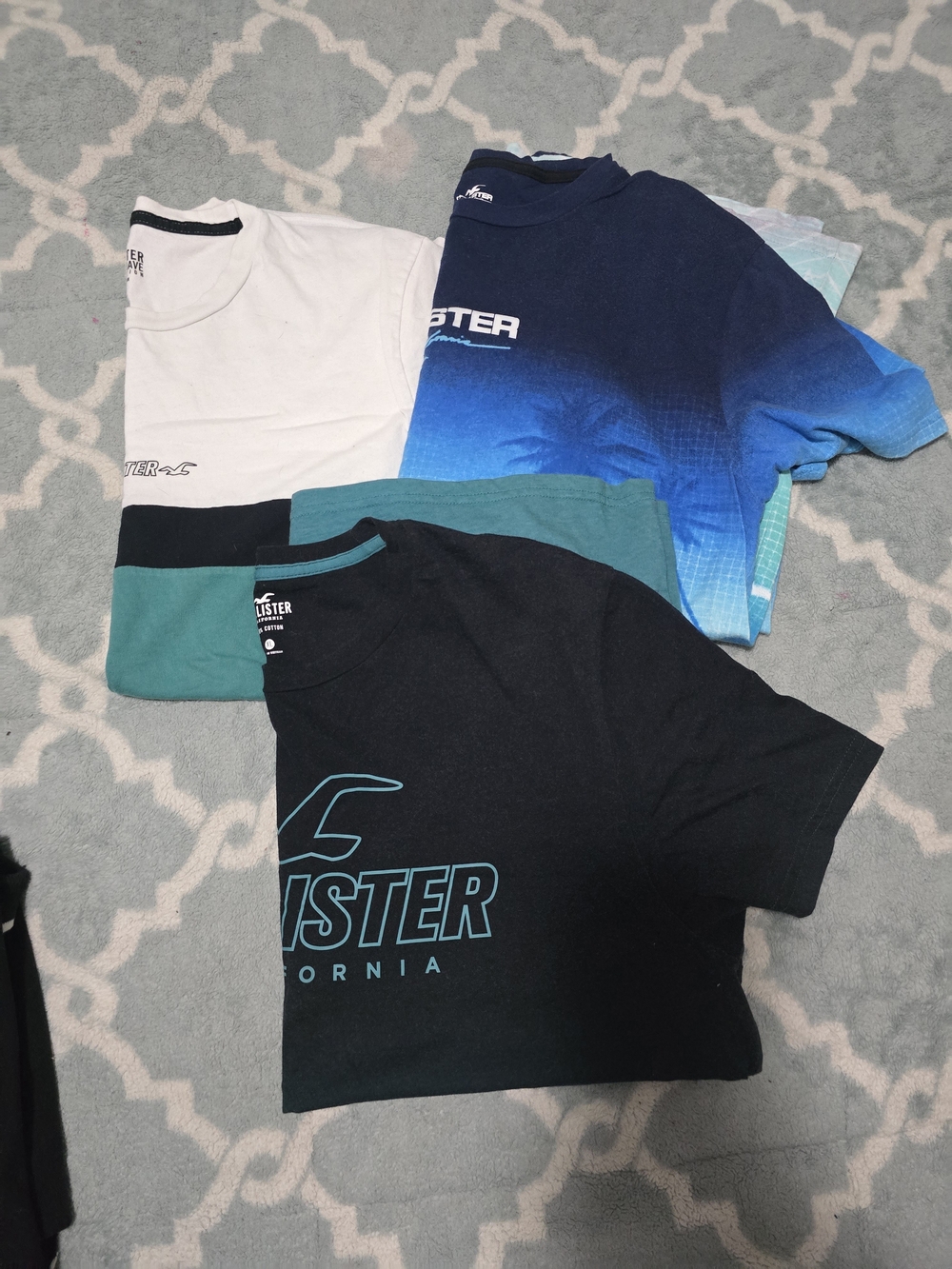 Hollister Men's Black & Teal Graphic Button Down Style Shirt Pack